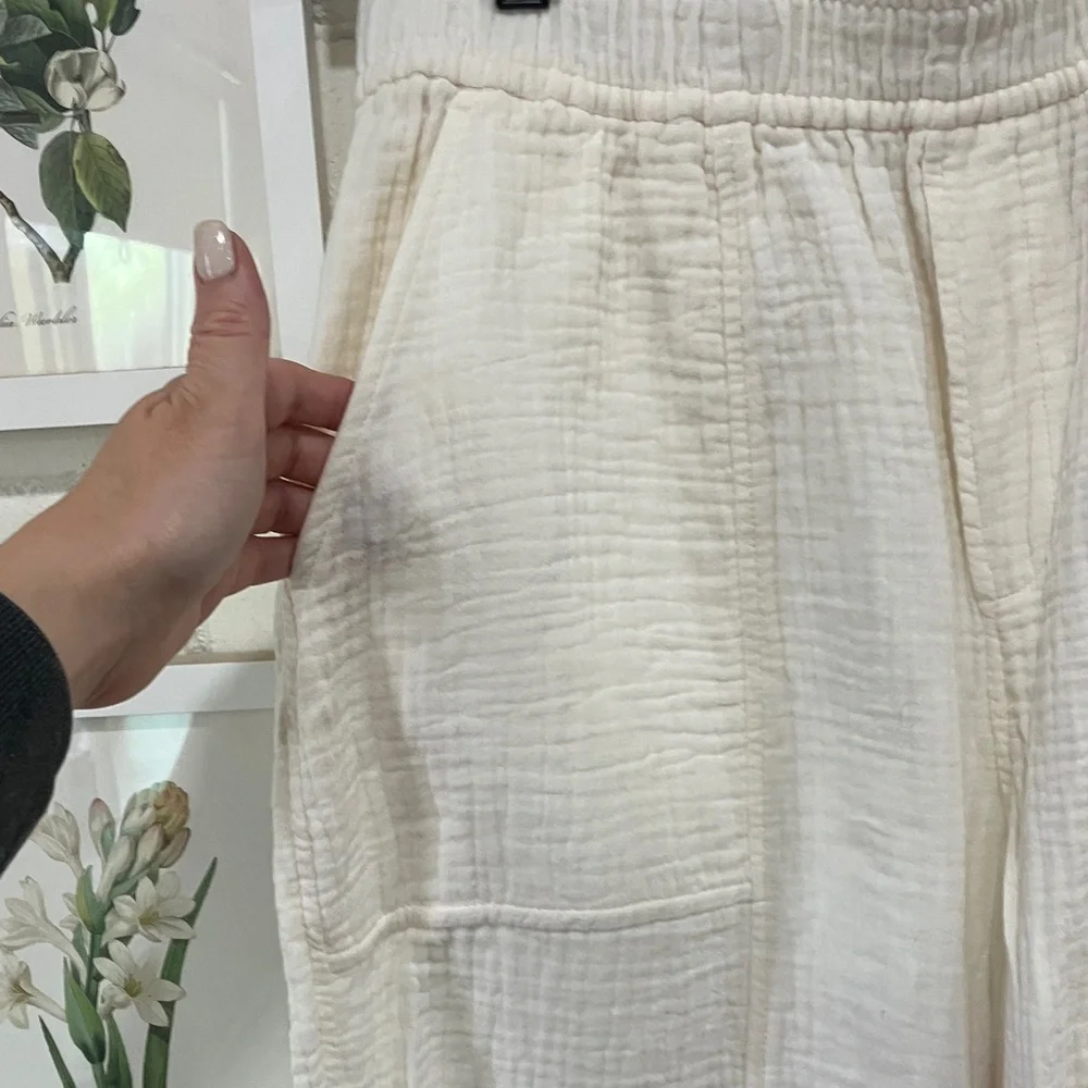 Madewell Cream Gauze Barrel Leg Pants (slight taper at the bottom) with Pockets - Picture 5 of 5